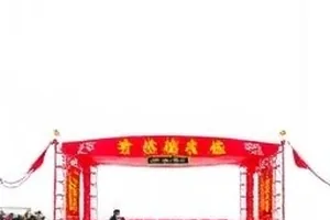 雨夜路口十三秒素材第十一秒路牌文字反向画面